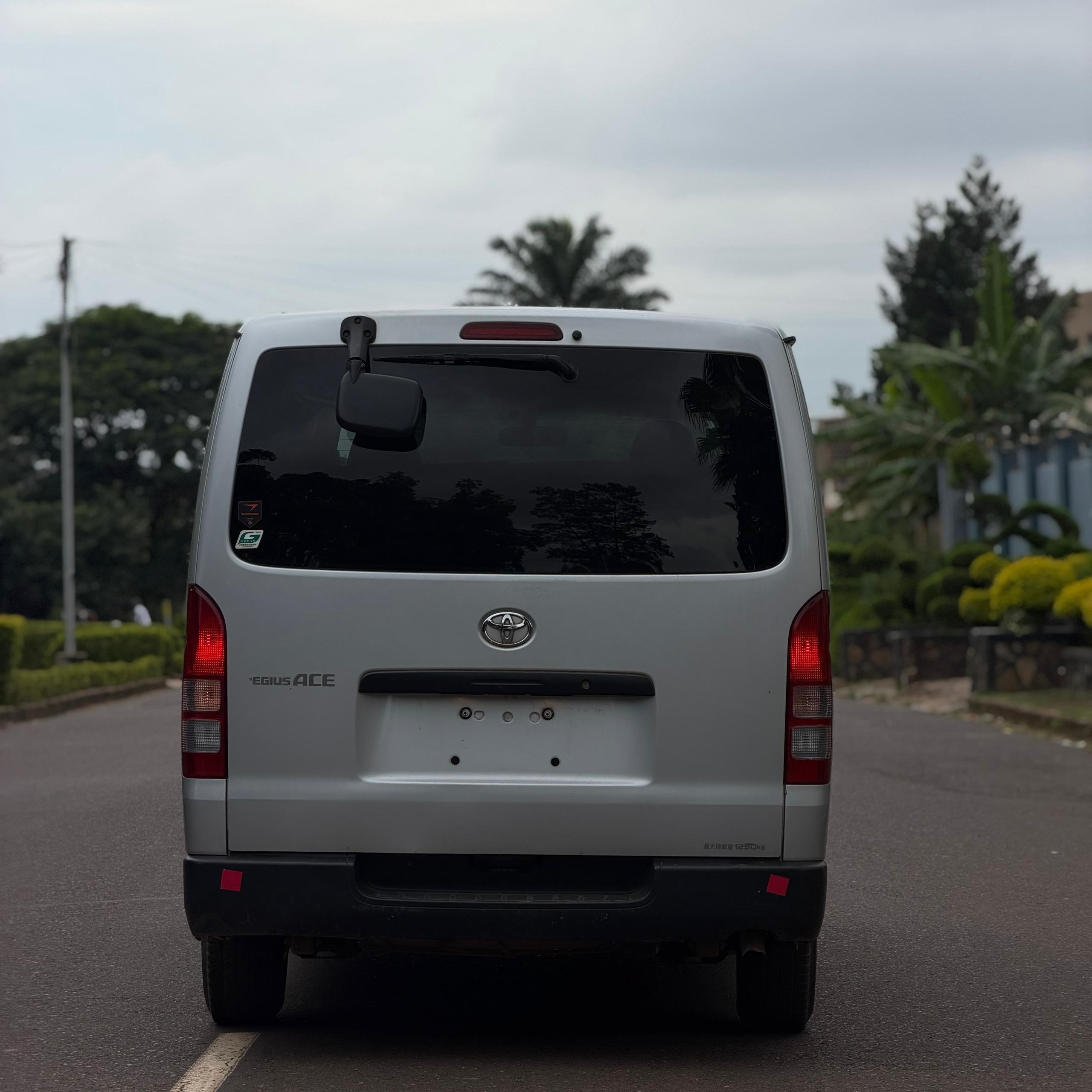 Toyota Hiace Van