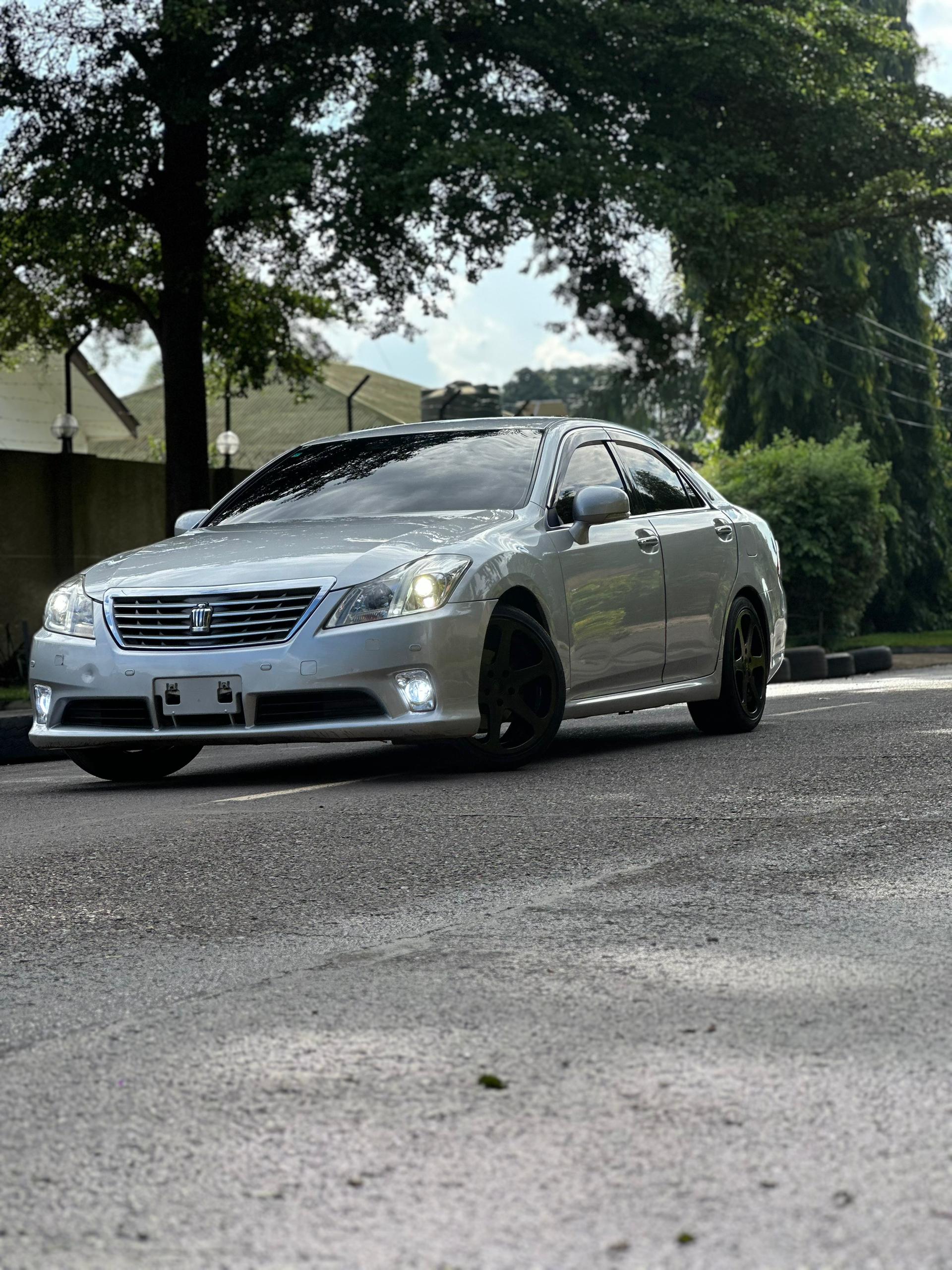 Toyota Crown Royal Series  (2014)